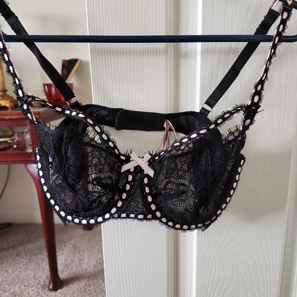 💥SALE💥 NWT VICTORIA SECRET BRA - Picture 1 of 5